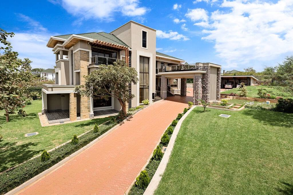 Thika Greens Residence — exterior and driveway